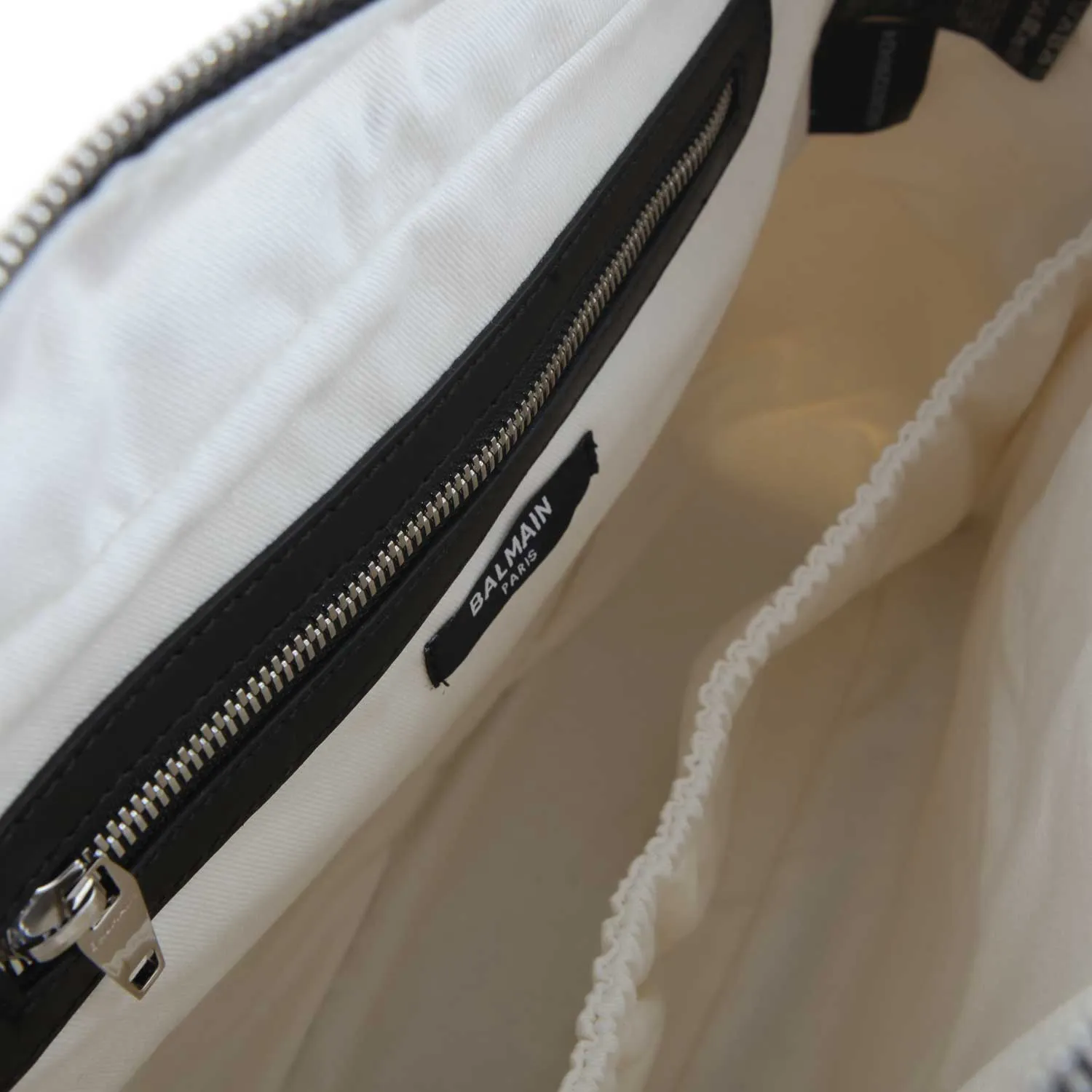 White and Black Changing Bag with Mat