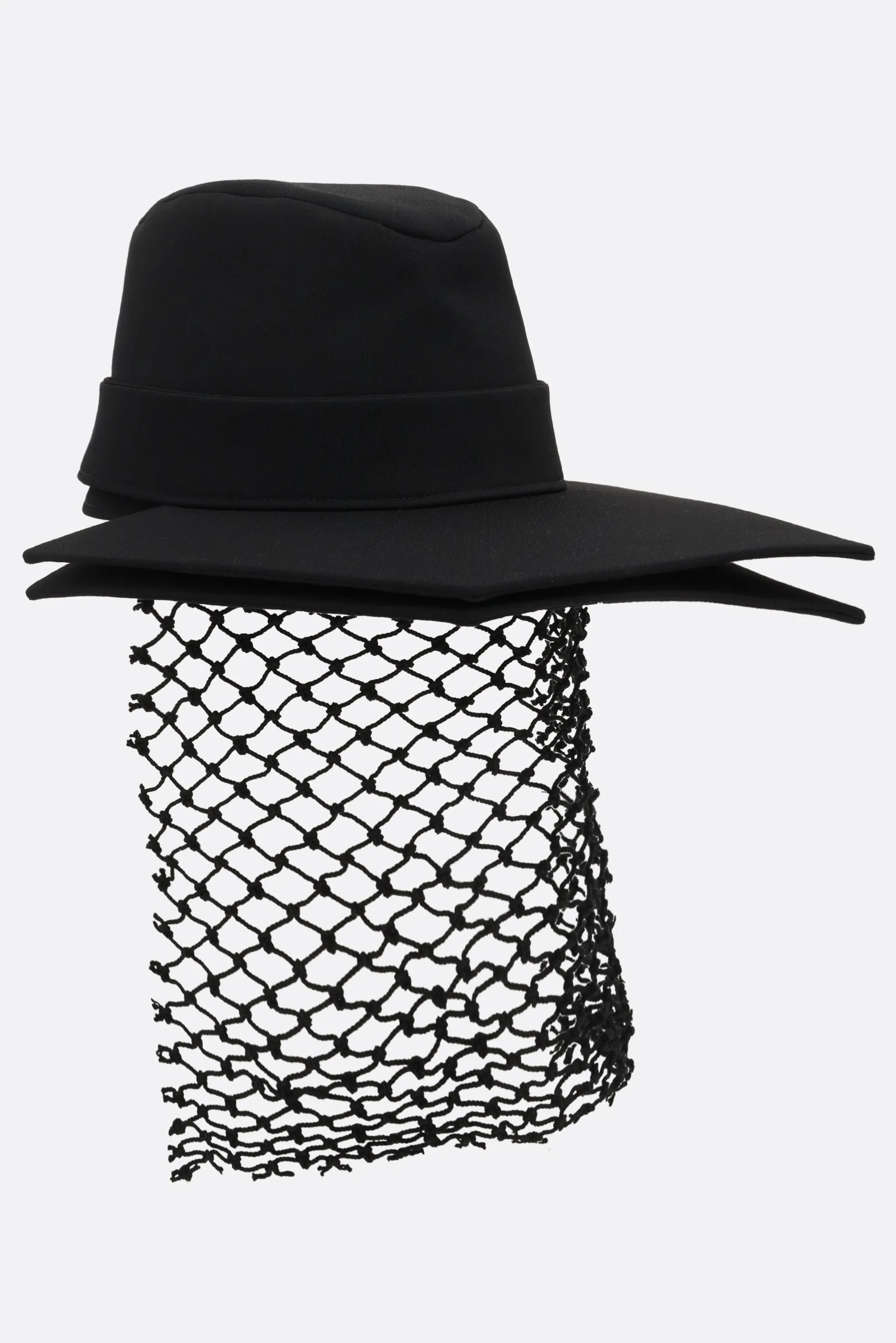  cappello con doppia visiera in gabardine con rete  