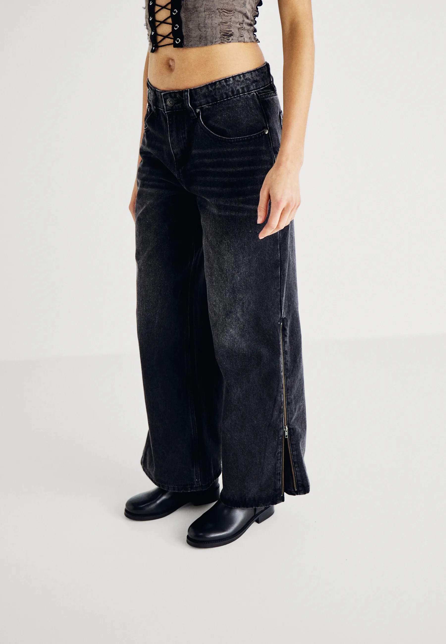 Jeans bootcut with feral zip flare